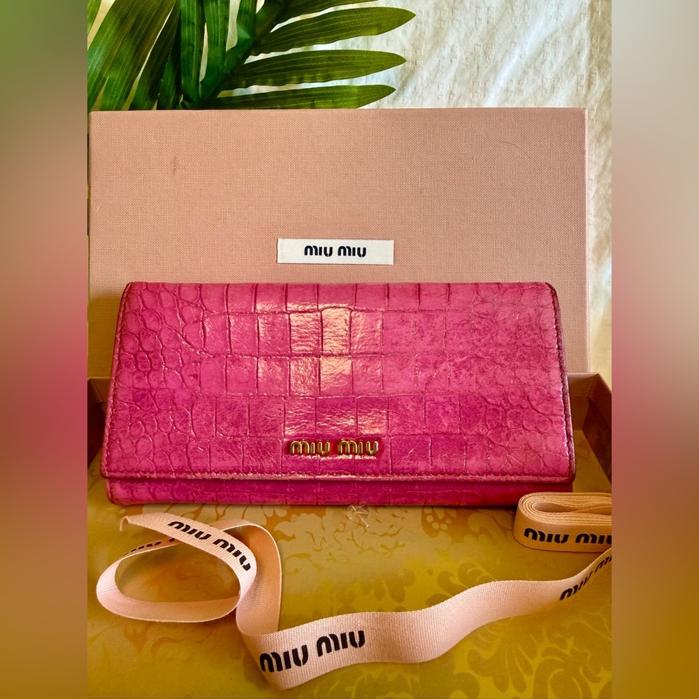 IN BOX! MIU MIU 🩷 Vibrant Pink Continental Italian Croc Leather Long Snap Wallet